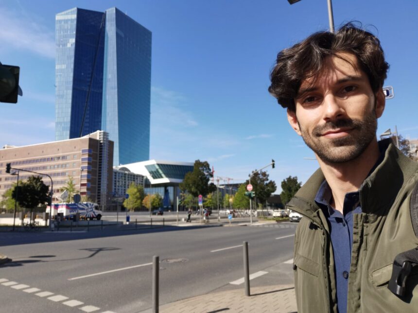 Dalla passione per i videogiochi al lavoro all’estero per una multinazionale che li produce: Filippo Cosentino si racconta Dalla passione per i videogiochi al lavoro all’estero per una multinazionale che li produce: Filippo Cosentino si racconta