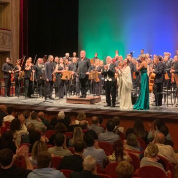 Ultimo dell’anno al teatro del Giglio di Lucca con Andrea: arriva una grande novità per i donatori Ultimo dell’anno al teatro del Giglio di Lucca con Andrea: arriva una grande novità per i donatori