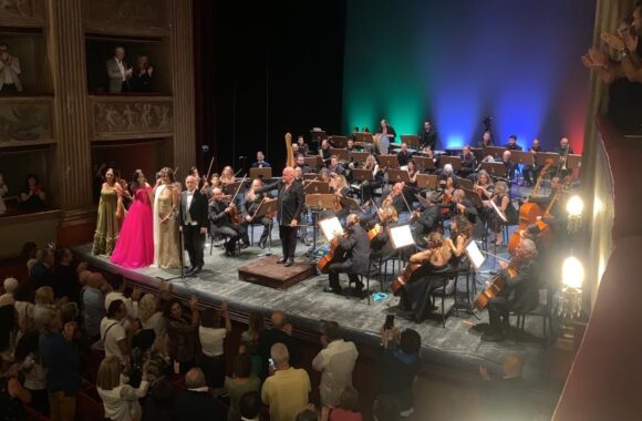 Grande successo per il ritorno di Andrea Colombini e dell’Orchestra Filarmonica di Lucca al Teatro del Giglio